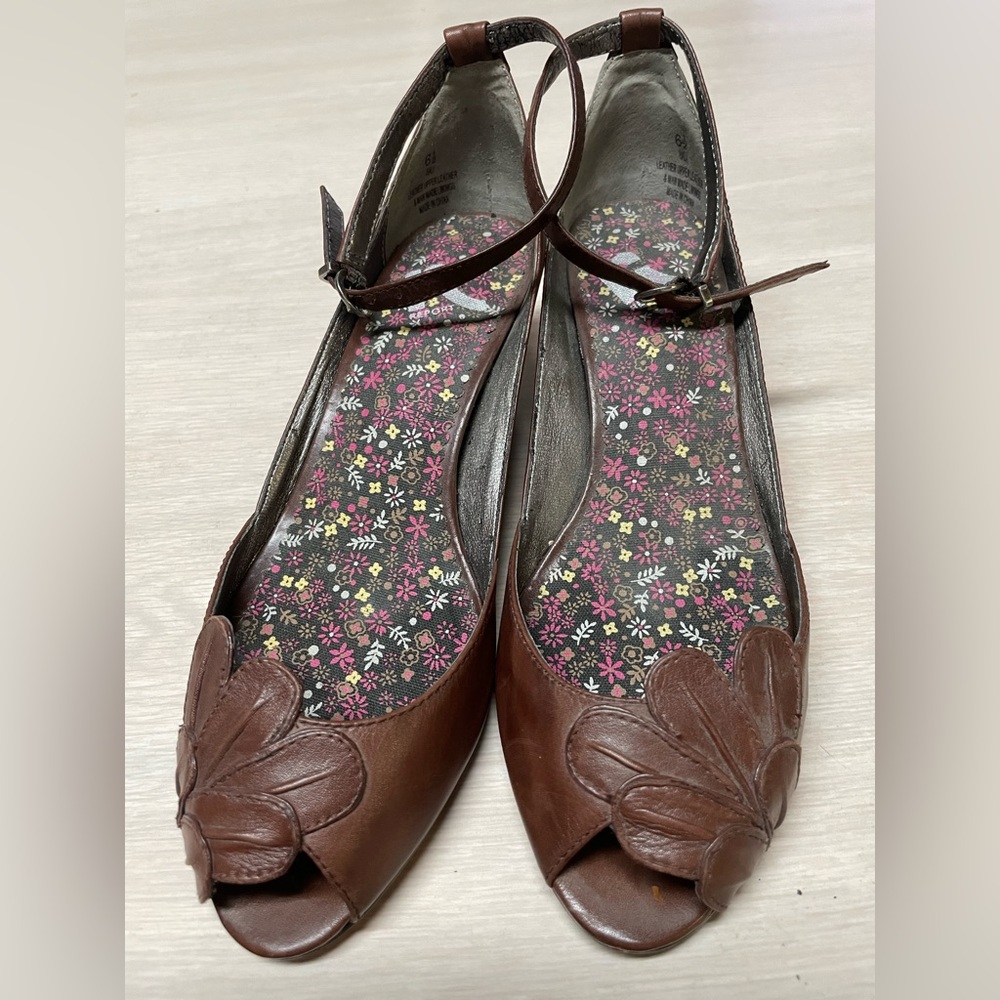 Womens Brown Leather Upper Wedge Block Heels with Ankle Strap Size 6.5